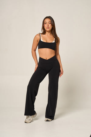CROSS OVER STRAIGHT LEG (REG) - BLACK