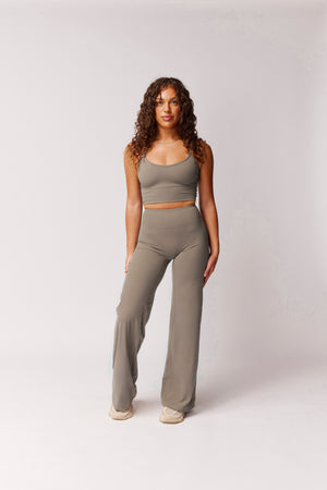 SIGNATURE STRAIGHT LEG PANTS (REG) - WALNUT
